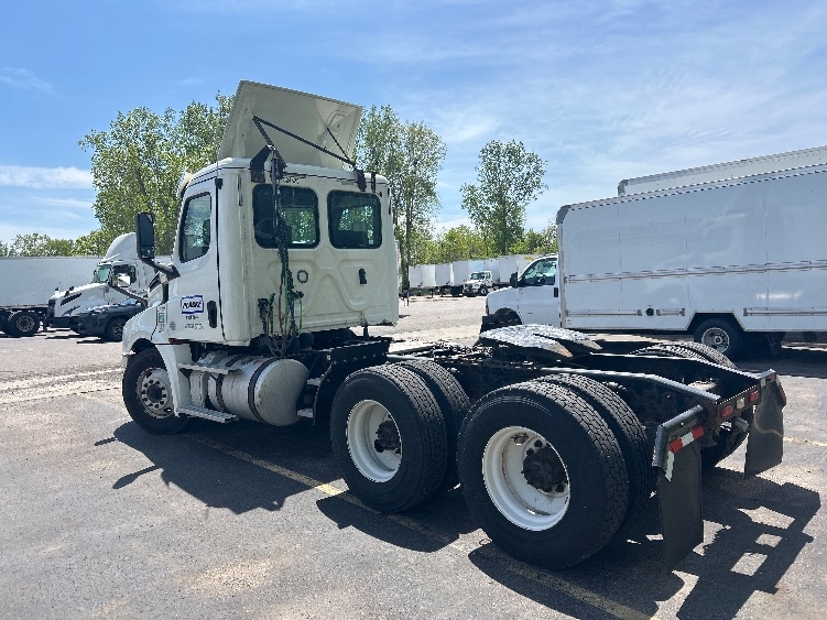 2019 Freightliner Cascadia in Lansing, MI — photo 5