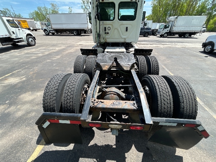 2019 Freightliner Cascadia in Lansing, MI — photo 6