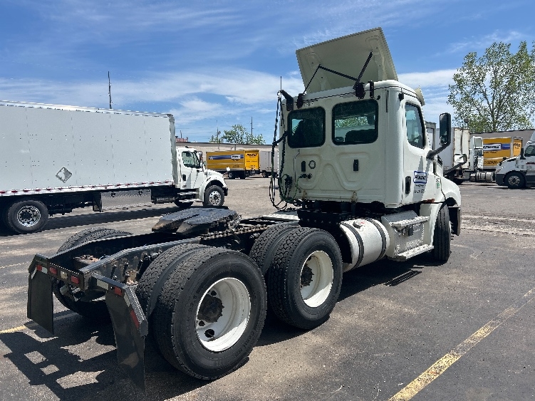 2019 Freightliner Cascadia in Lansing, MI — photo 7