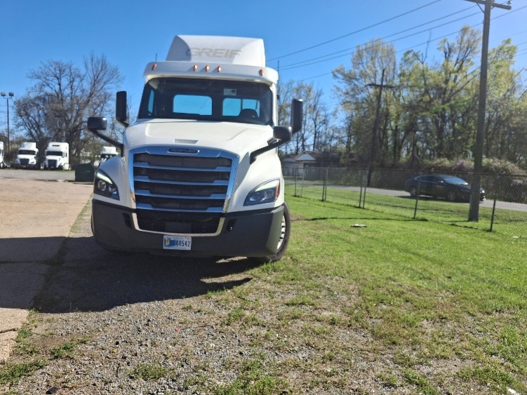 2019 Freightliner Cascadia in Monroe, LA — photo 2