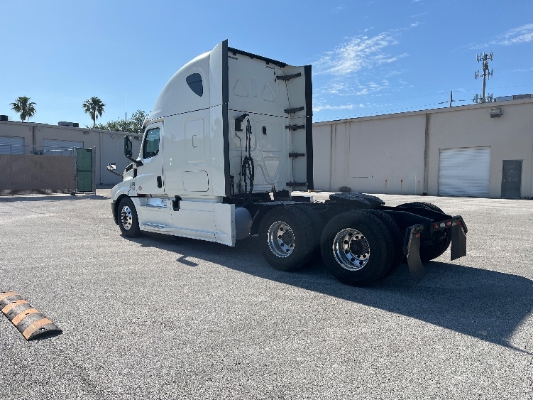 2019 Freightliner Cascadia in Tampa, FL — photo 5