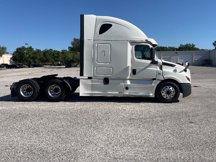 2019 Freightliner Cascadia in Tampa, FL — photo 8