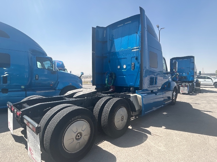 2021 International LT in El Paso, TX — photo 7