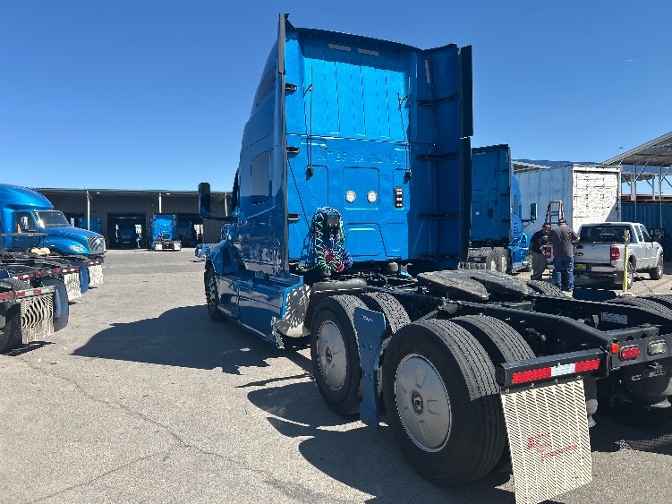 2021 International LT in El Paso, TX — photo 5