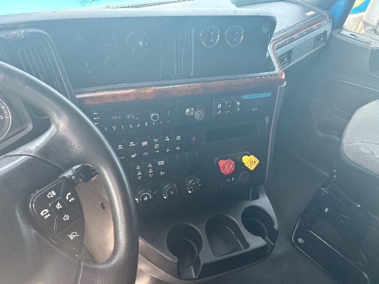 2021 International LT in El Paso, TX — photo 10