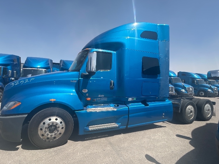 2021 International LT in El Paso, TX — photo 4
