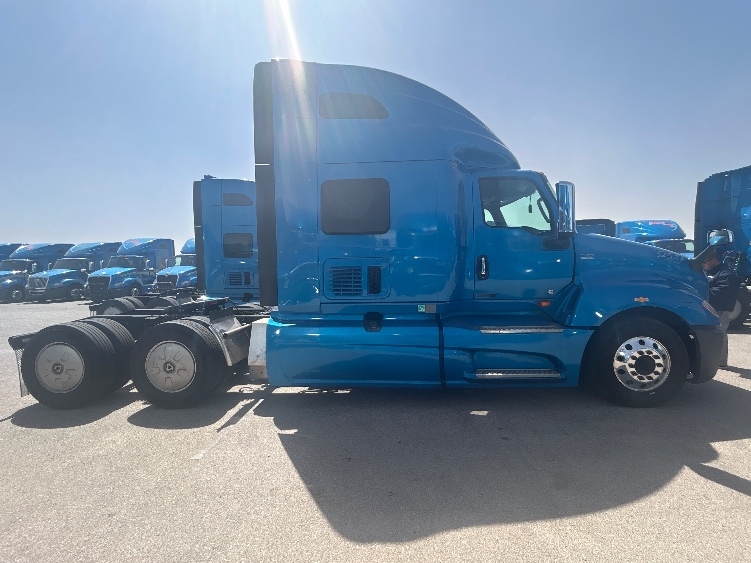 2021 International LT in El Paso, TX — photo 8