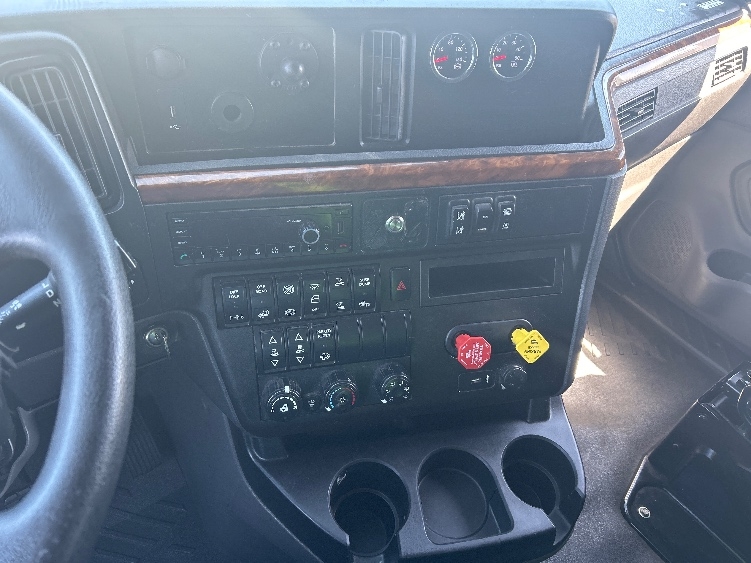 2021 International LT in El Paso, TX — photo 10