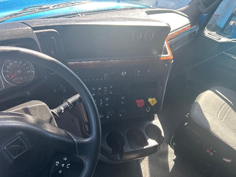 2021 International LT in El Paso, TX — photo 10