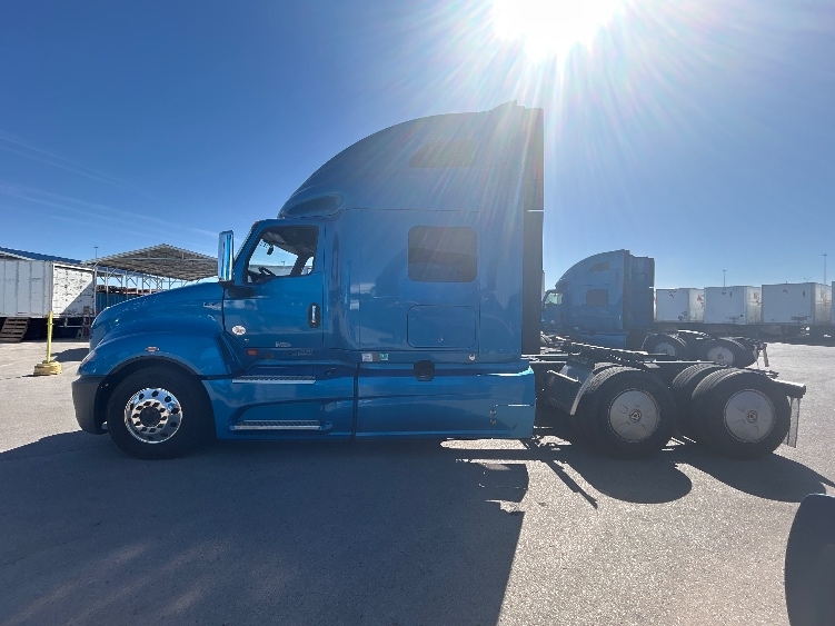 2021 International LT in El Paso, TX — photo 4