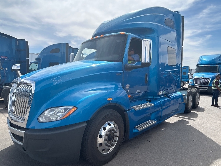 2021 International LT in El Paso, TX — photo 3