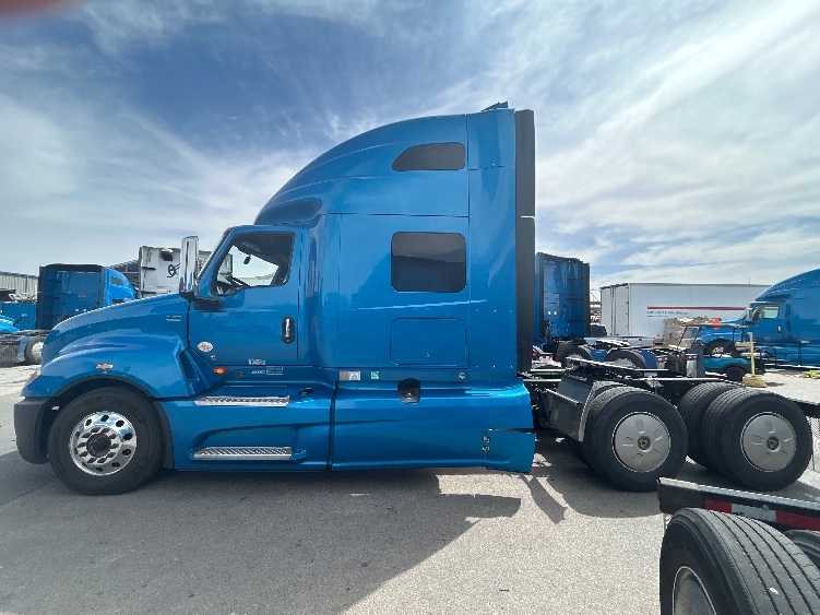 2021 International LT in El Paso, TX — photo 4