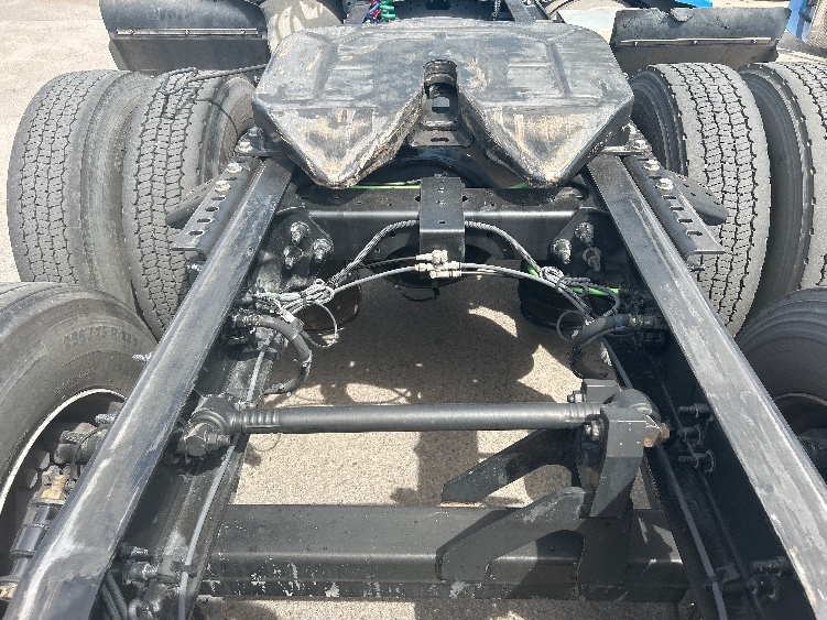 2021 International LT in El Paso, TX — photo 6