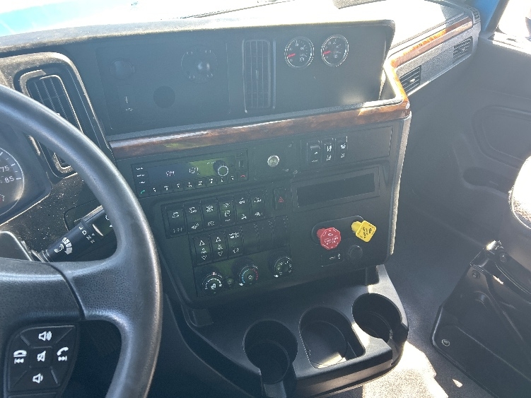 2021 International LT in El Paso, TX — photo 10