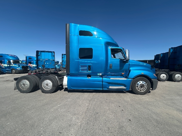 2021 International LT in El Paso, TX — photo 8