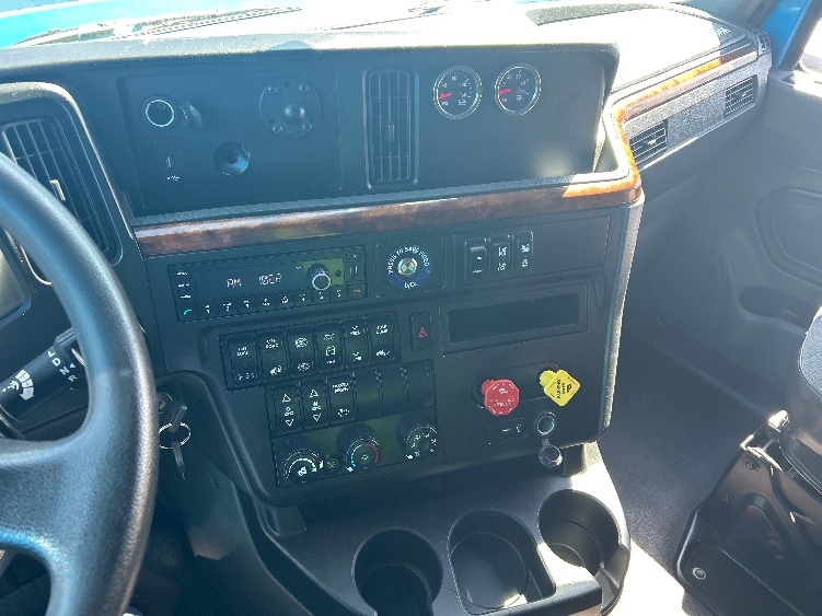 2021 International LT in El Paso, TX — photo 10