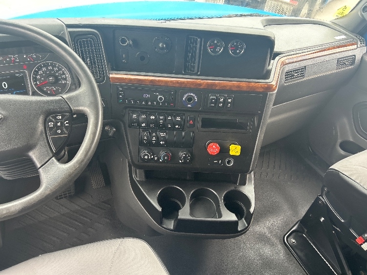 2021 International LT in El Paso, TX — photo 10