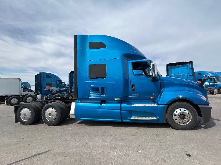 2021 International LT in El Paso, TX — photo 8