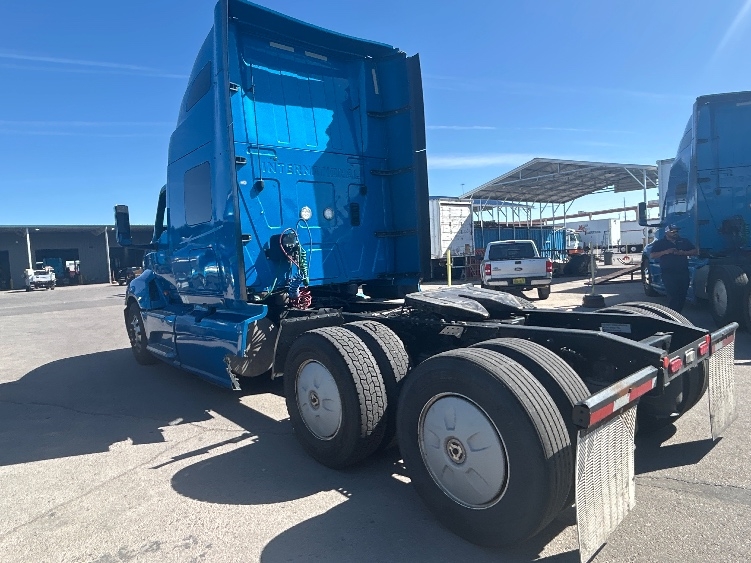 2021 International LT in El Paso, TX — photo 5