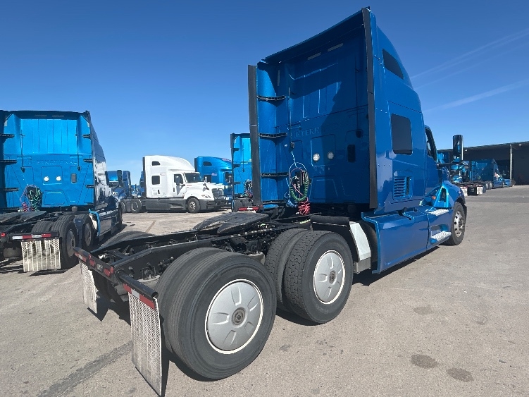 2021 International LT in El Paso, TX — photo 7