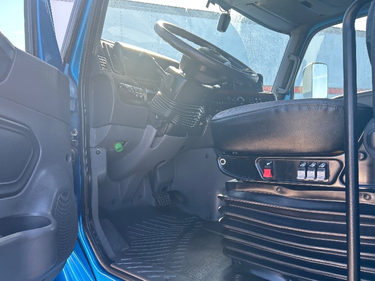2021 International LT in El Paso, TX — photo 9