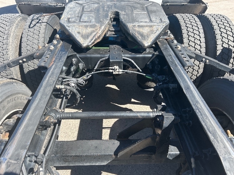 2021 International LT in El Paso, TX — photo 6