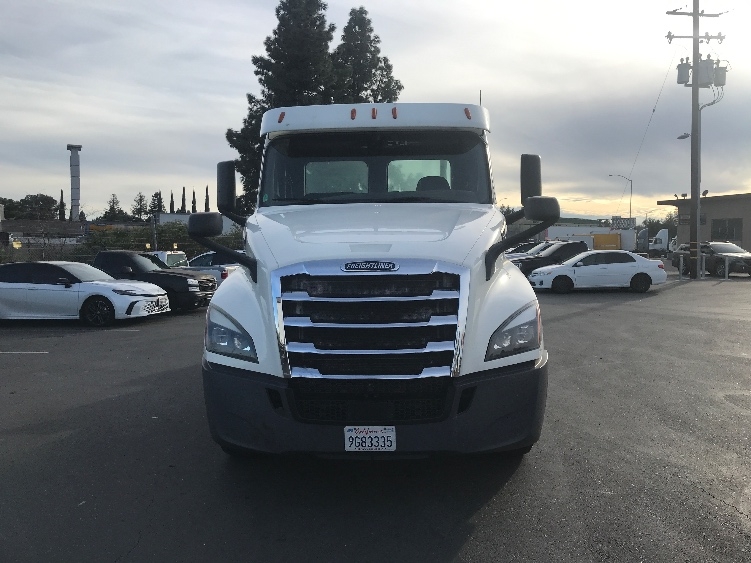 2019 Freightliner Cascadia in West Sacramento, CA — photo 2