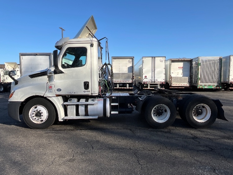 2019 Freightliner Cascadia in Parsippany, NJ — photo 4