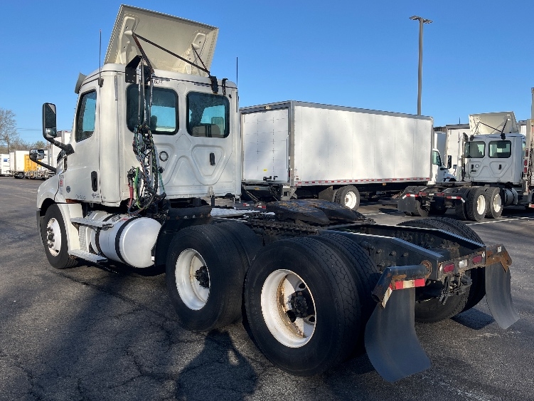 2019 Freightliner Cascadia in Parsippany, NJ — photo 5