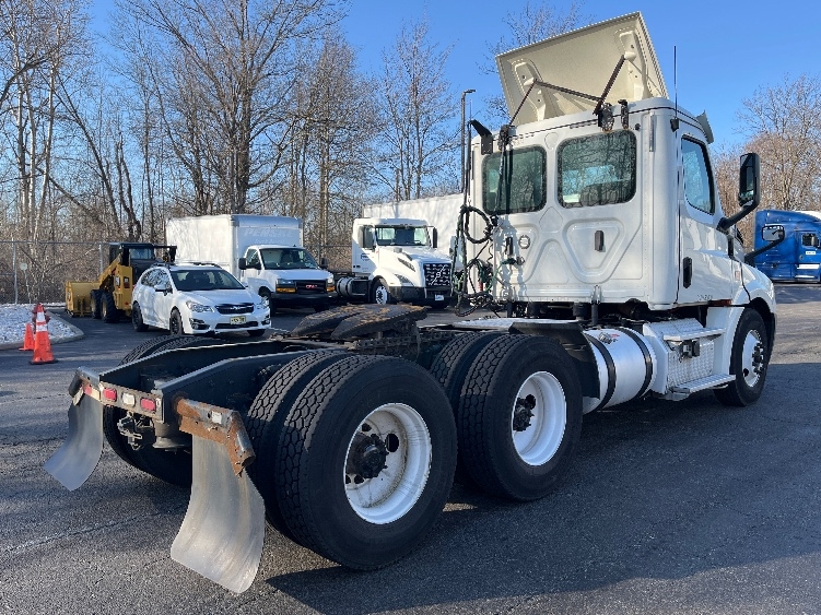 2019 Freightliner Cascadia in Parsippany, NJ — photo 7