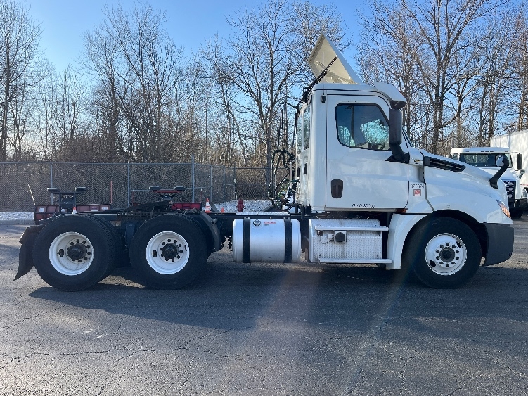 2019 Freightliner Cascadia in Parsippany, NJ — photo 8