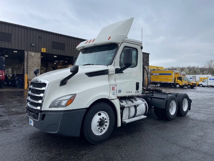 2019 Freightliner Cascadia in Parsippany, NJ — photo 3