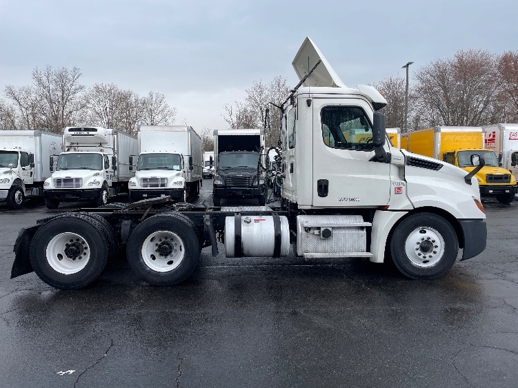 2019 Freightliner Cascadia in Parsippany, NJ — photo 8