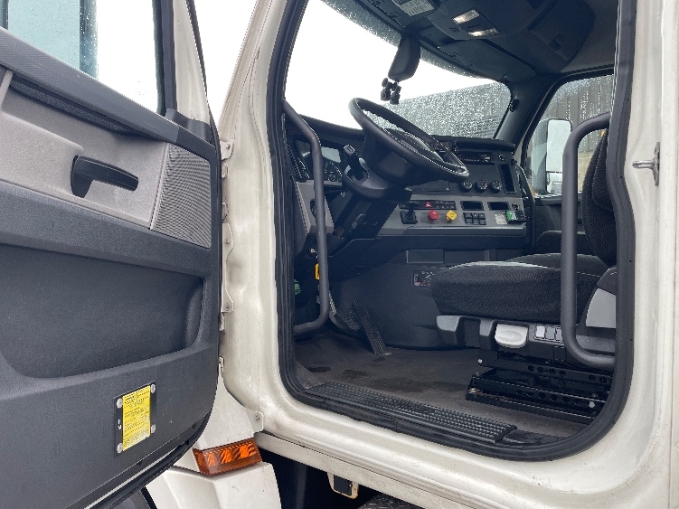 2019 Freightliner Cascadia in Parsippany, NJ — photo 9