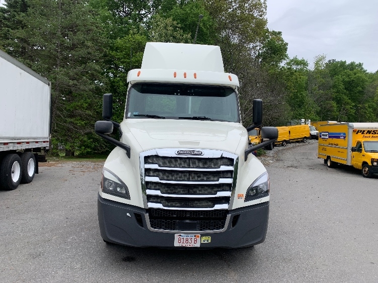 2019 Freightliner Cascadia in Franklin, MA — photo 2