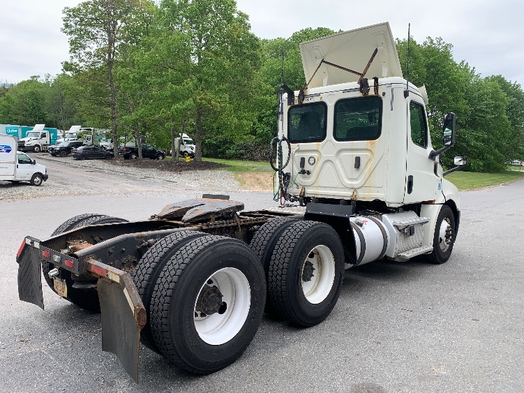 2019 Freightliner Cascadia in Franklin, MA — photo 7