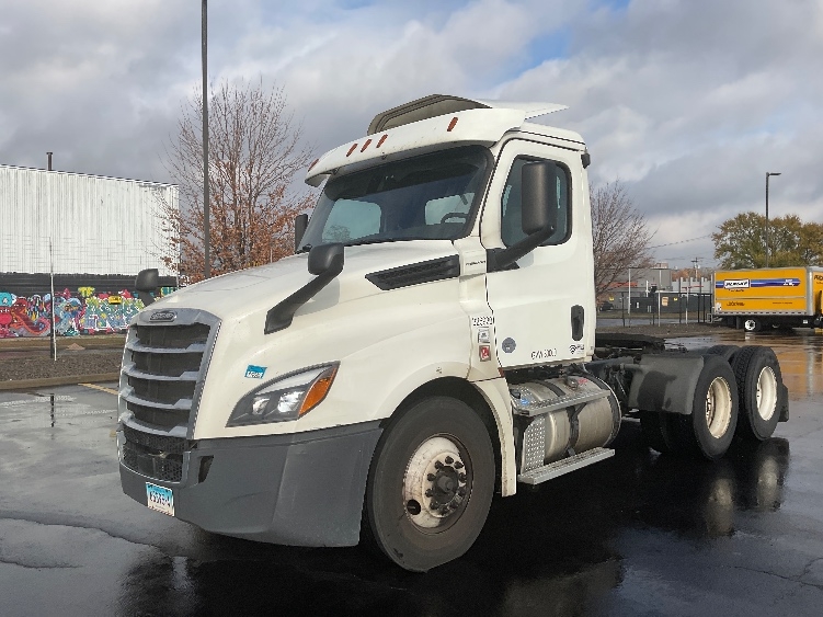 2019 Freightliner Cascadia in Springfield, MA — photo 3