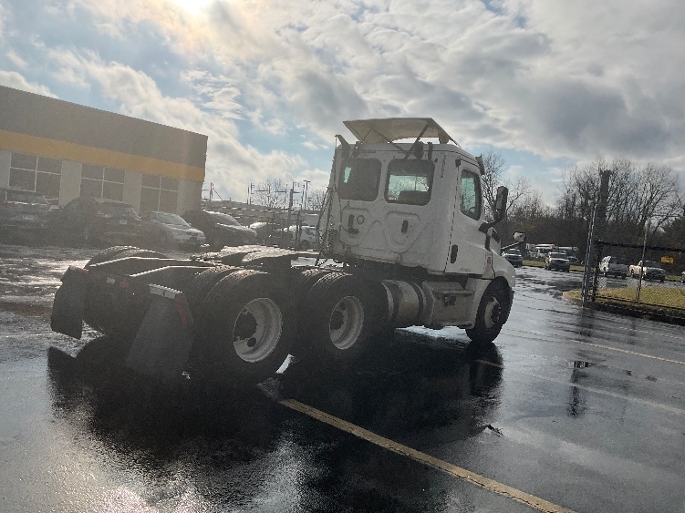2019 Freightliner Cascadia in Springfield, MA — photo 7