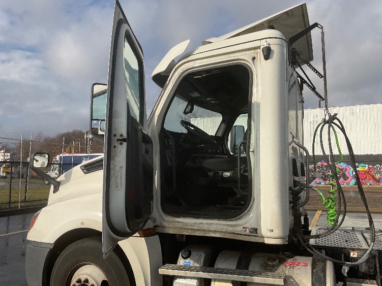 2019 Freightliner Cascadia in Springfield, MA — photo 9