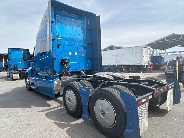 2021 International LT in El Paso, TX — photo 5