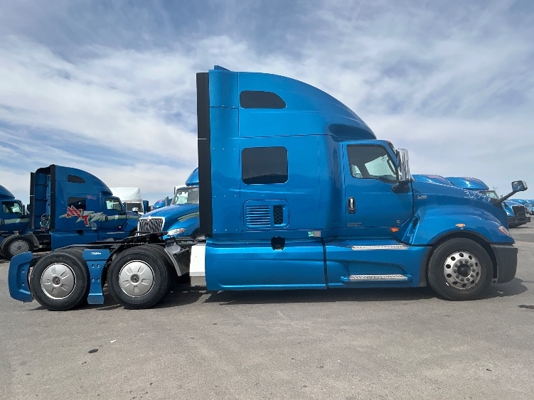 2021 International LT in El Paso, TX — photo 8