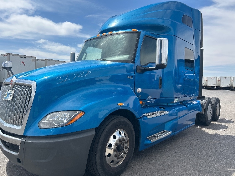 2021 International LT in El Paso, TX — photo 3