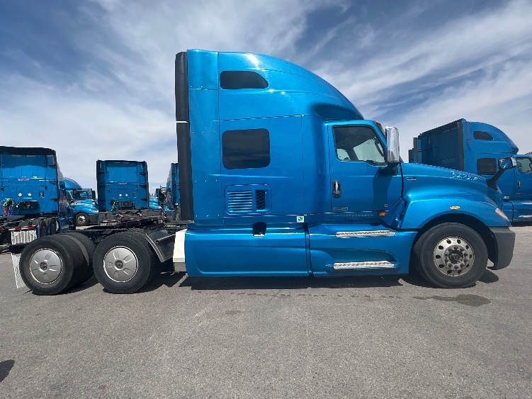 2021 International LT in El Paso, TX — photo 8
