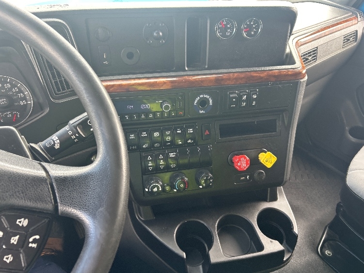 2021 International LT in El Paso, TX — photo 10