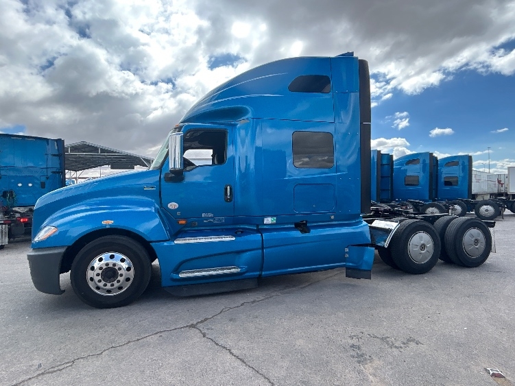 2021 International LT in El Paso, TX — photo 4