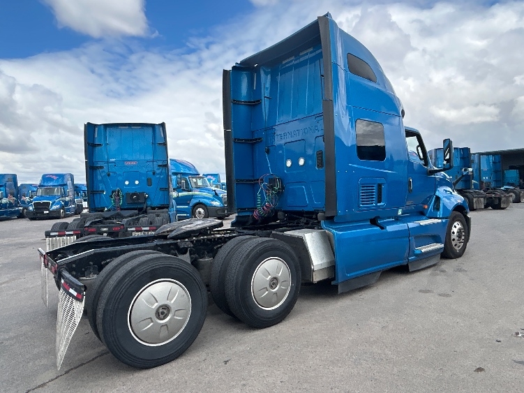 2021 International LT in El Paso, TX — photo 7