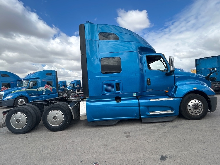 2021 International LT in El Paso, TX — photo 8