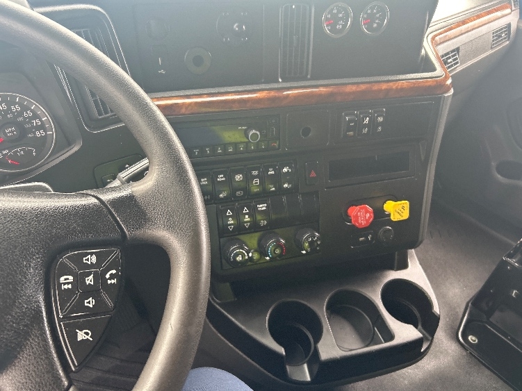 2021 International LT in El Paso, TX — photo 10
