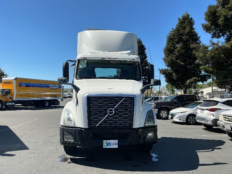 2019 Volvo VNL 300 in West Sacramento, CA — photo 2