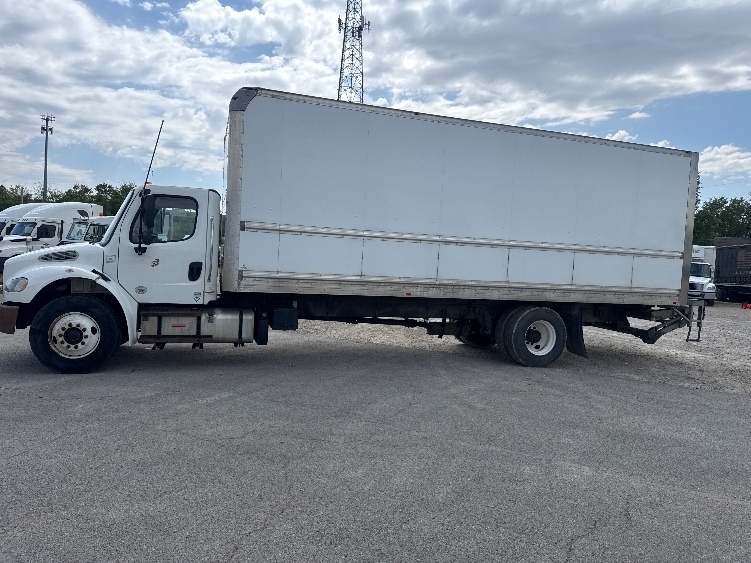 2019 Freightliner eM2 in Newark, OH — photo 4
